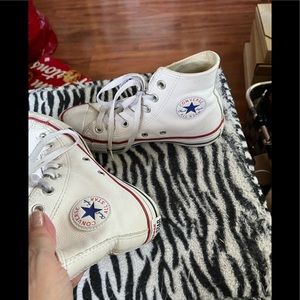 Converse Chuck Taylor All Stars Unisex White Leather Sneakers.  Sz 5.5/3.5 W/Men